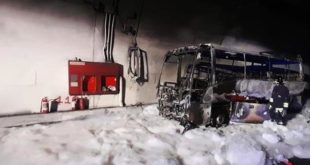 Autobus in fiamme 25 ragazzi