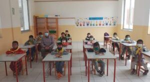 perù prato banchi di scuola