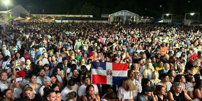 Pubblico in delirio per Juan Luis Guerra
