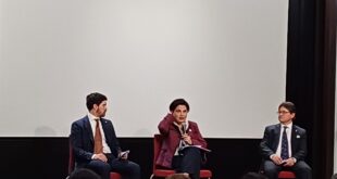 La Ministra Gabriela Sommerfeld, l'Ambasciatore dell'Ecuador in Italia, Esteban Moscoso (a destra), il Console Generale a Milano, Ambasciatore Juan Carlos Castrillón (a sinistra)