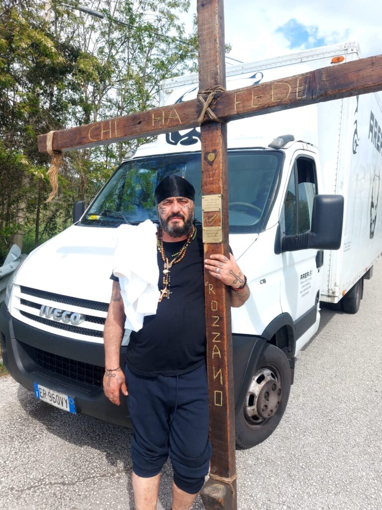 Genny a Roma con la Croce