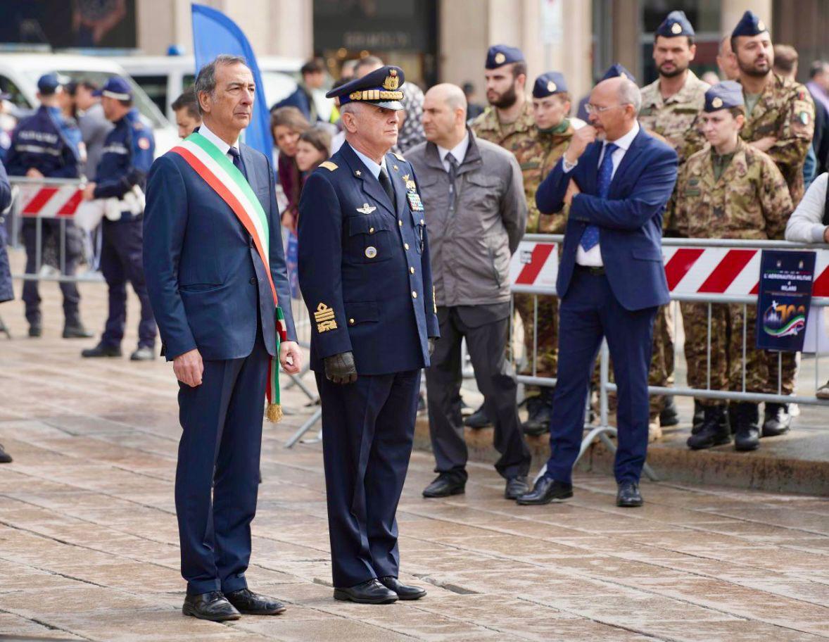 Comandante del Comando Squadra Aerea / 1^ Regione Aerea Generale di Squadra Aerea Alberto Biavati e dal Sindaco di Milano Giuseppe Sala
